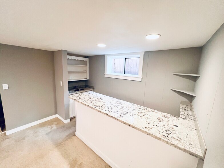 Wet Bar & Kitchenette - 1202 S Cloverdale St