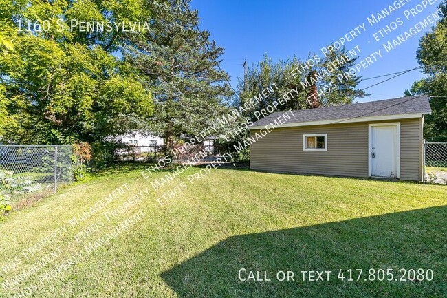 Building Photo - Beautifully Remodeled 3 Bedroom / 2 Bath M...