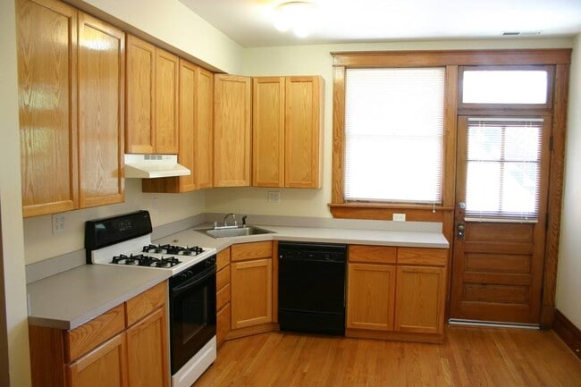 Building Photo - 5798 Pershing Ave