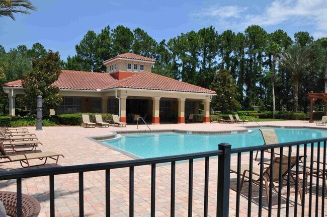 Building Photo - Lovely Townhouse in Vizcaya