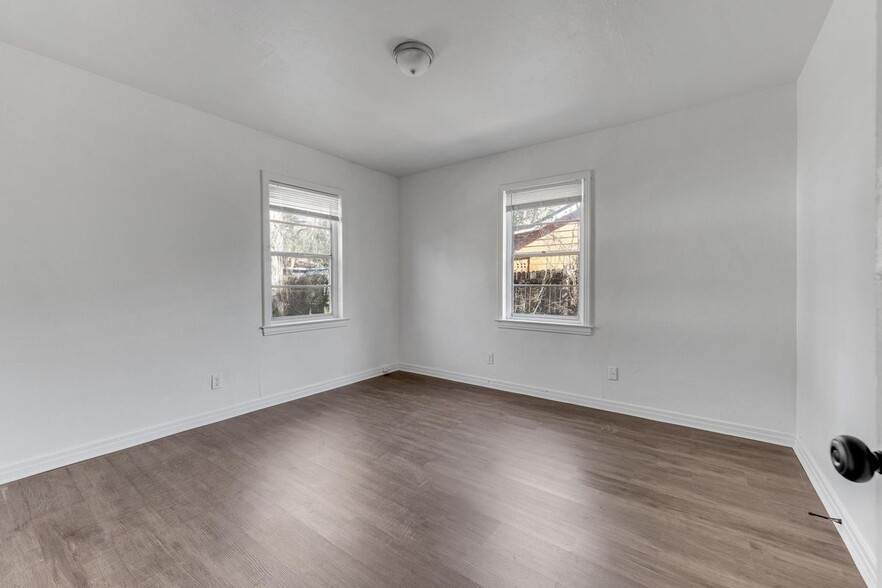 Building Photo - 3173 3rd St Cir S