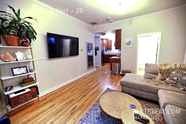 Building Photo - 817 W Addison St