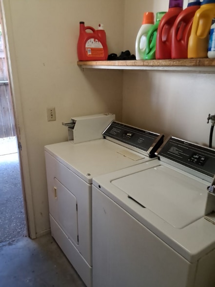 Building Photo - 316 W 4th Ave