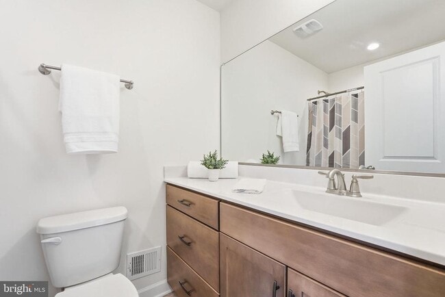 Building Photo - 139 Oak View St