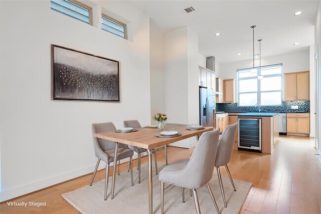 Building Photo - 194 Harvard St