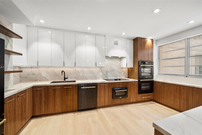 Building Photo - 5255 Collins Ave