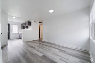 Building Photo - Now Pre-leasing: 4BR Townhouses in Scenic ...
