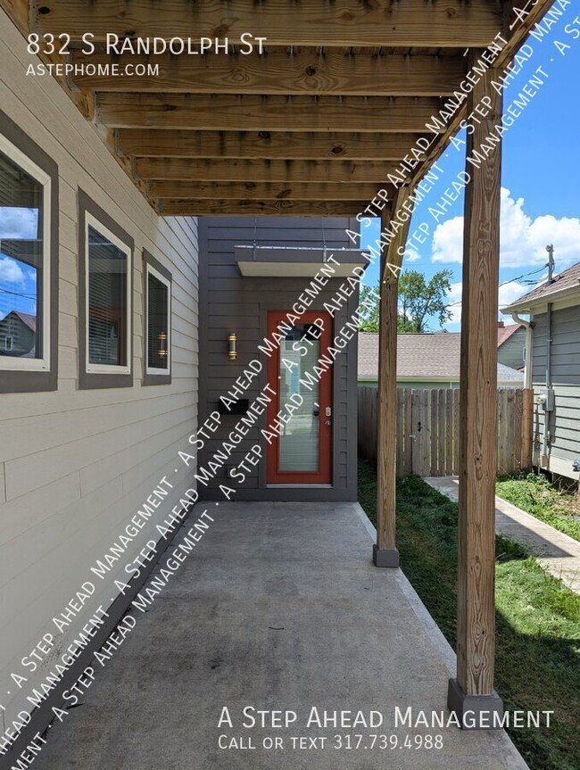 Building Photo - 832 S Randolph-3 bed/2.5 Bath -Newly Renov...