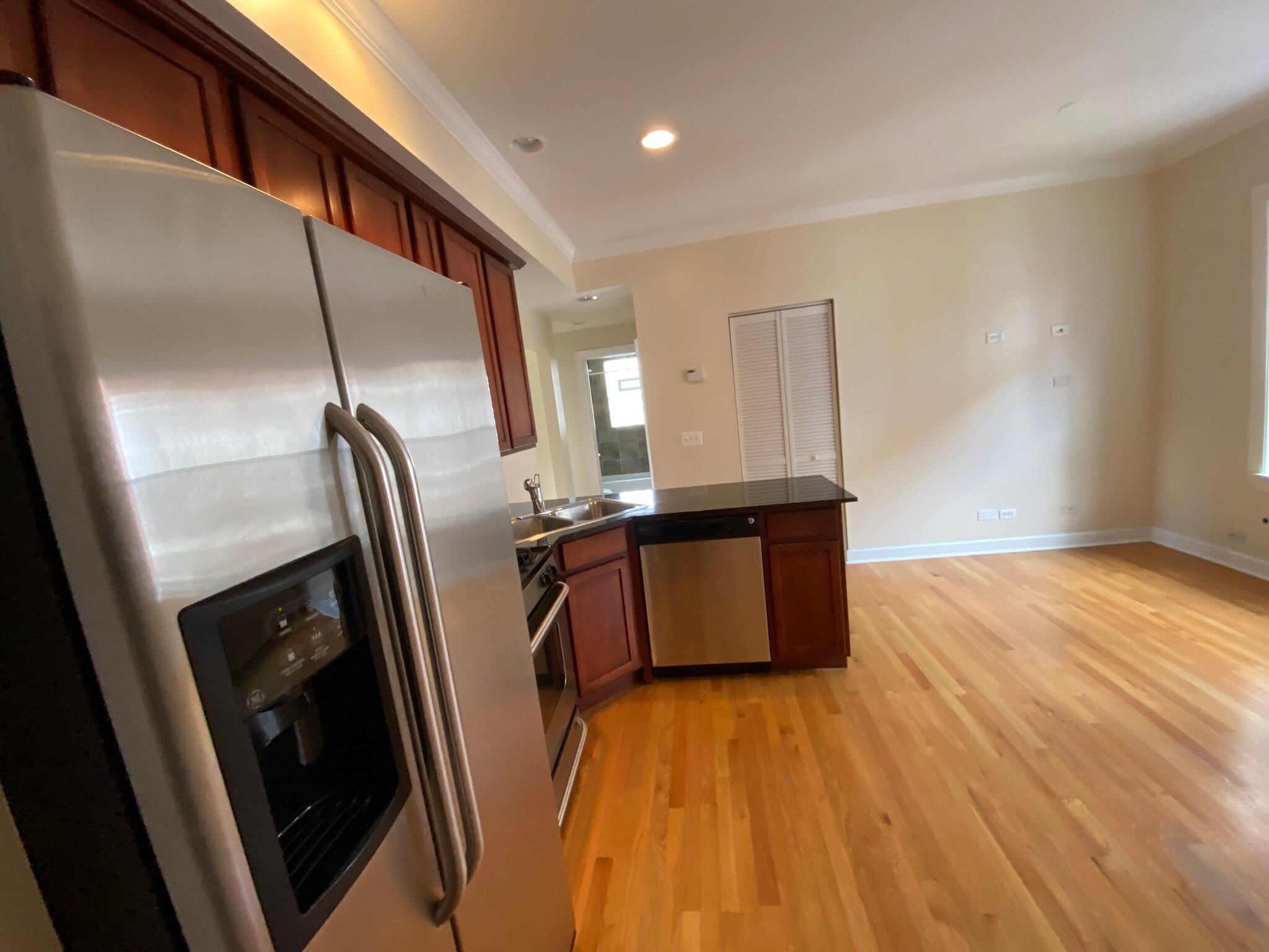 Building Photo - 3246 N Clifton Ave