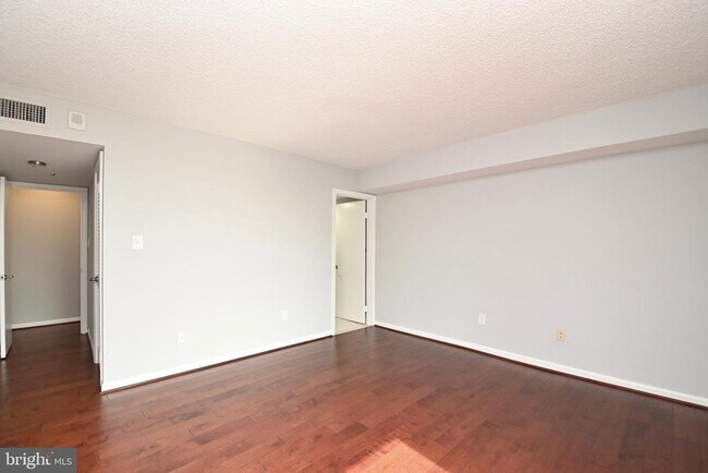 Building Photo - 1101 S Arlington Ridge Rd