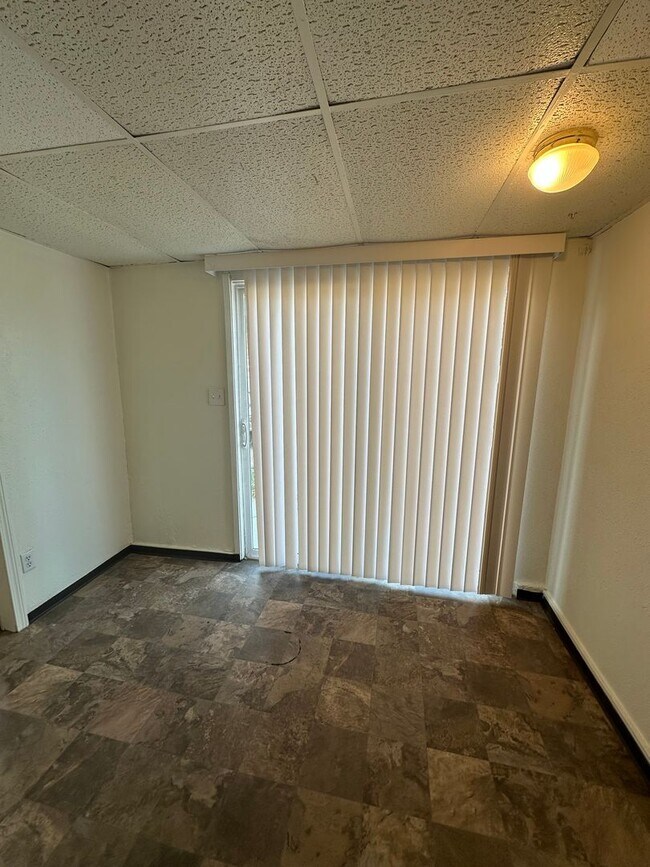 Building Photo - 207 20th Ave S