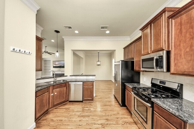 Building Photo - 5617 Kiam St