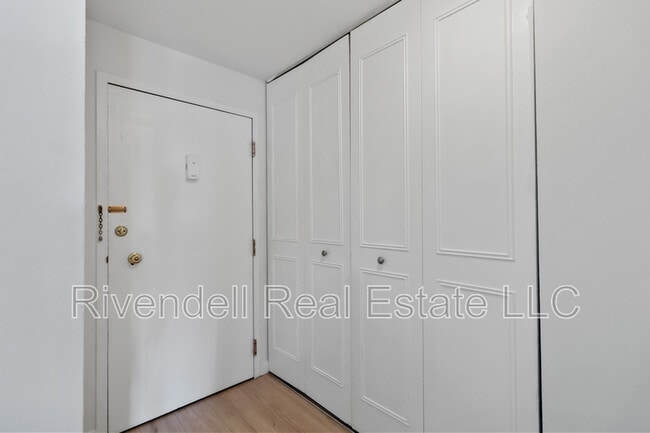 Building Photo - 130 N Pearl St