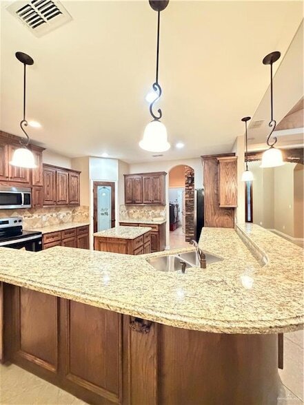 Building Photo - 1501 Granada Cir