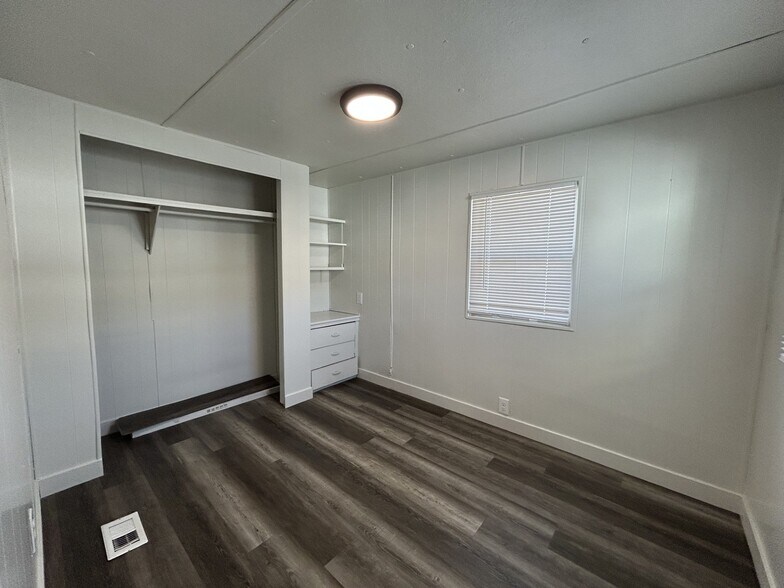 Building Photo - 500 S Main St