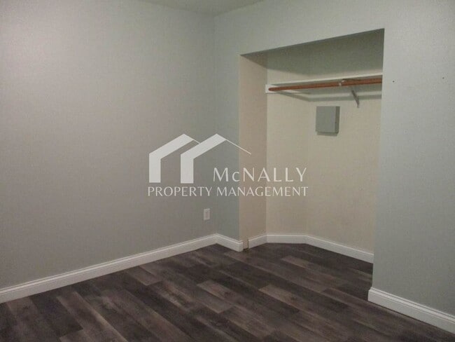 Building Photo - Beautiful 3 Bedroom, 1.75 Bathroom Welling...