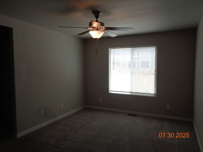 Building Photo - Great neighborhood! with open space and wa...