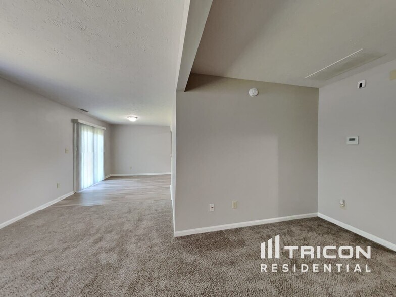 Building Photo - 6422 Coconut Ct