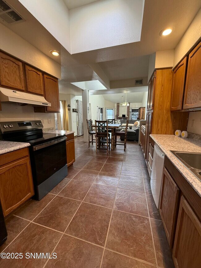 Building Photo - 3234 Highridge St