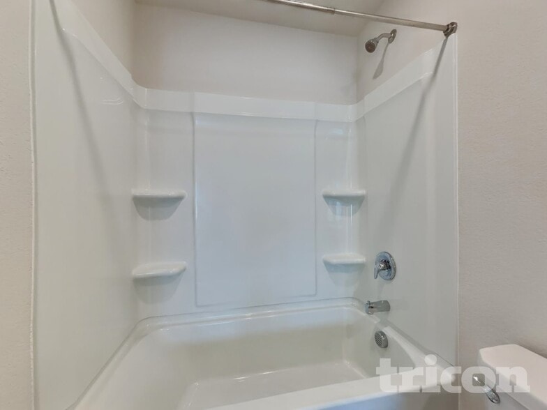 Building Photo - 14 Ivy Bank Dr