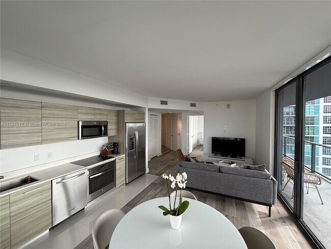 Building Photo - 121 NE 34th St