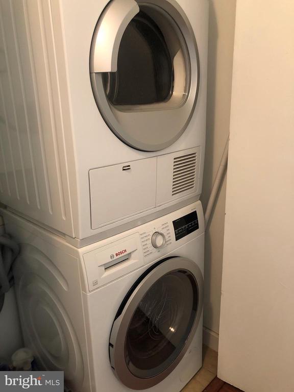 Building Photo - 219 S 18th St