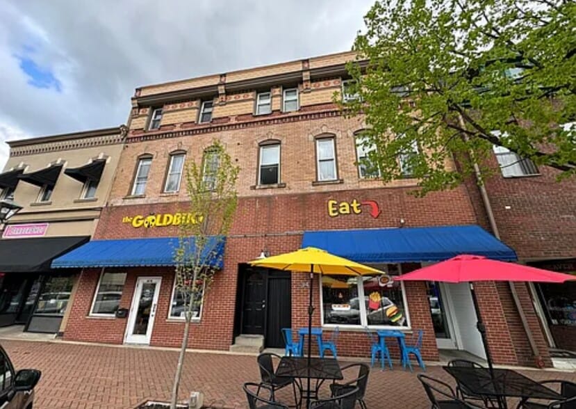 Building Photo - 464 3rd St