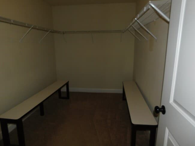 Building Photo - 123 Hackamore Ln