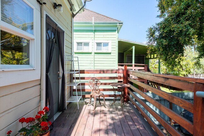 Building Photo - 3830 Clarke St