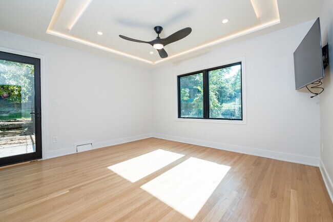 master bedroom - 611 W 49th St