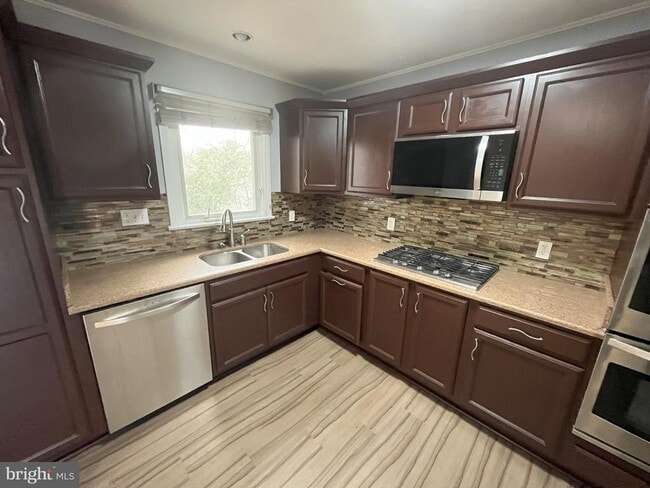 Building Photo - 6706 Longridge Dr