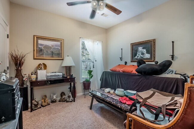 Building Photo - 3 bedroom 2 bathroom townhouse in Covington Villas