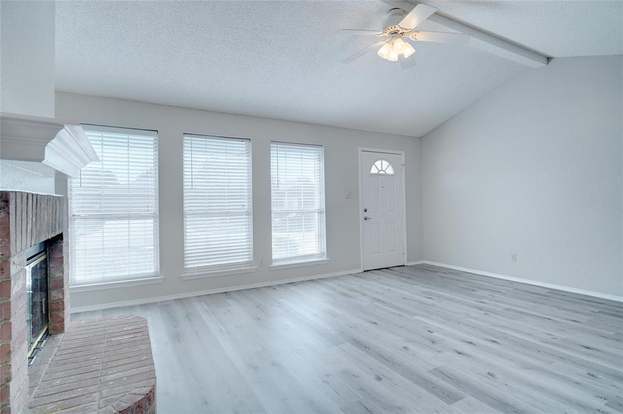 Building Photo - 215 Colt Ln