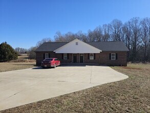 Building Photo - Brick Duplex for Rent Just Minutes from Lincolnton!