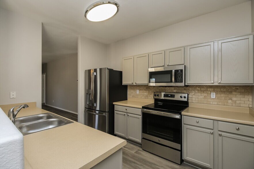 Building Photo - 1733 E Silversmith Trail