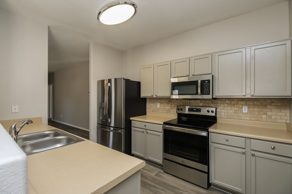 Building Photo - 1733 E Silversmith Trail