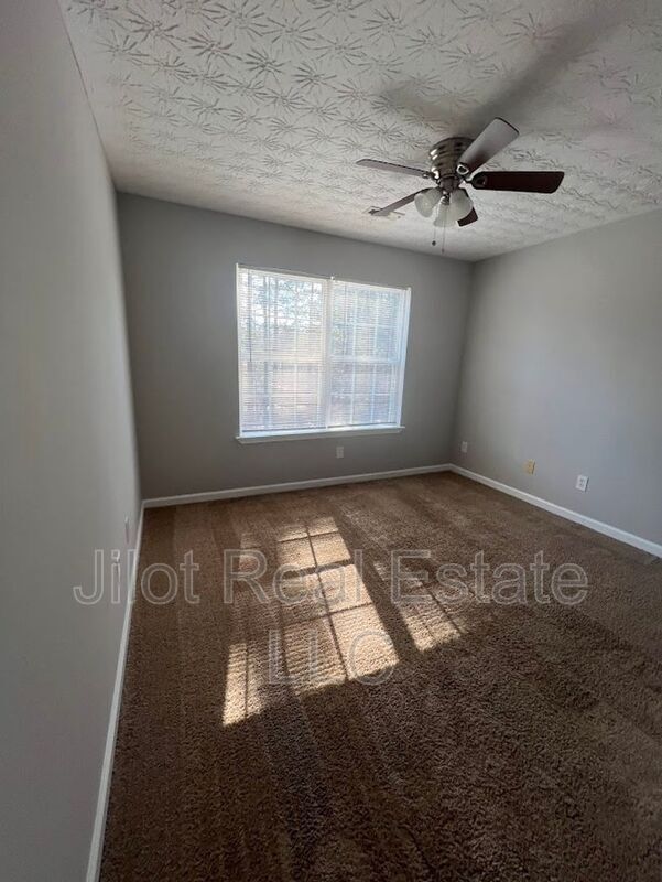 Building Photo - 216 Matthew Ln