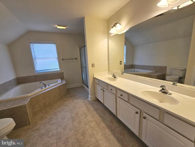 Building Photo - 165 Pitch Kettle Ct