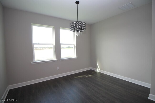 Building Photo - 2051 Grove Dr