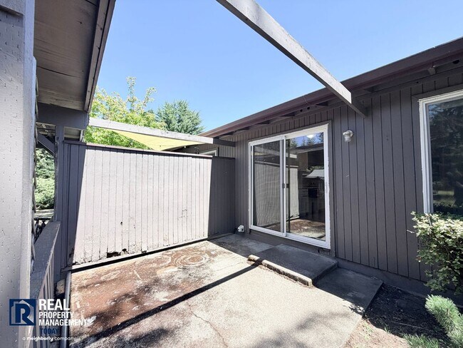 Building Photo - 1408-1414 Josephine Ct SE
