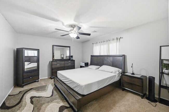 Building Photo - 14403 Lakepointe Bend Ln