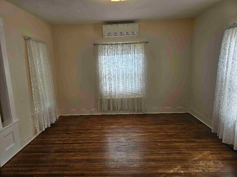 Building Photo - 2643 Sumner Ave