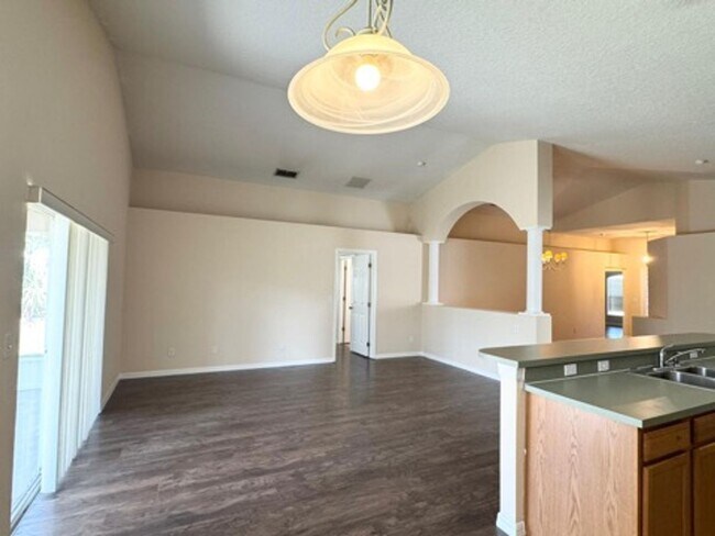 Building Photo - 205 Pima Trail