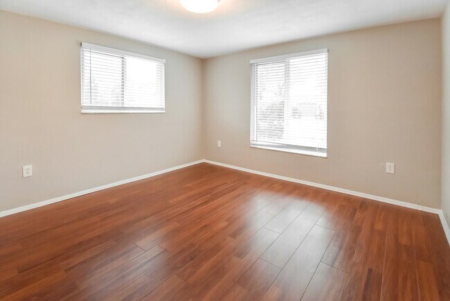 Building Photo - 5633 Mirada Dr