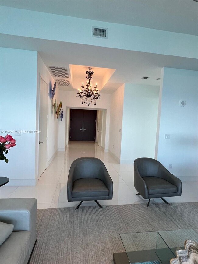 Building Photo - 15811 Collins Ave