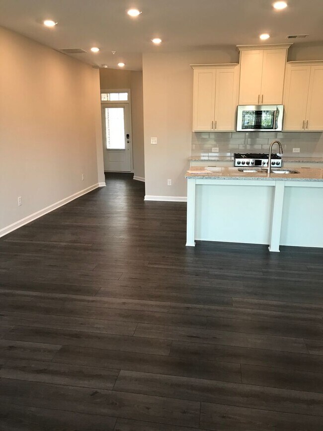 Building Photo - Spacious 3BR Townhome in Cumming | 2,178 Sq Ft | Available September 1