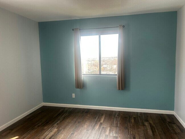 Building Photo - 2929 W Floyd Ave