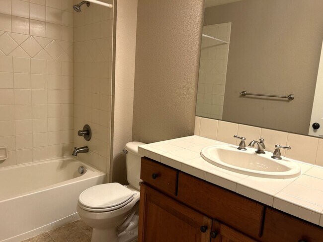 Building Photo - Spacious 3 Bed, 2.5 Bath Home with Attached Garage and Pool Access - Available Now