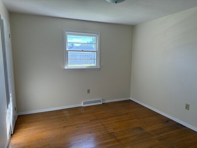 Building Photo - 60 Red Coach Dr