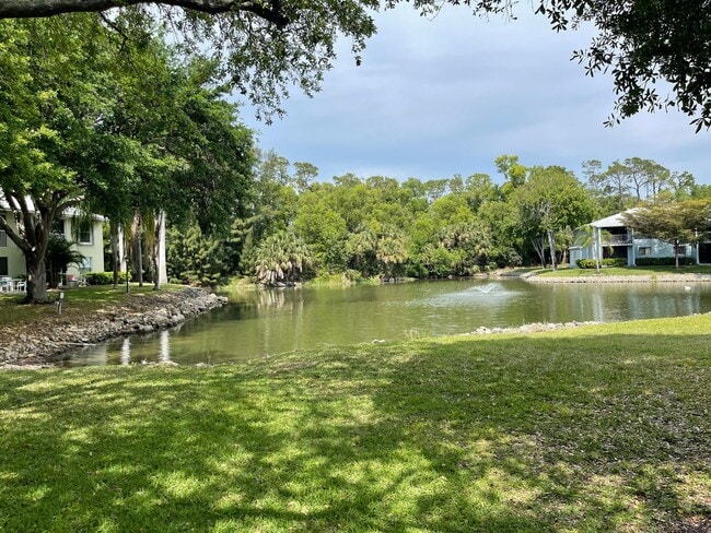 Building Photo - ANNUAL RENTAL - 2ND FLOOR LAKE VIEW 2 BED ...
